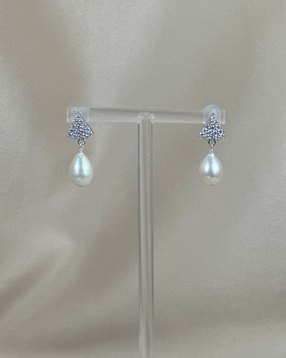 Teardrop Pearl Christmas Stud