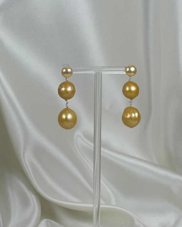 Tiered Pearl Earring - Golden